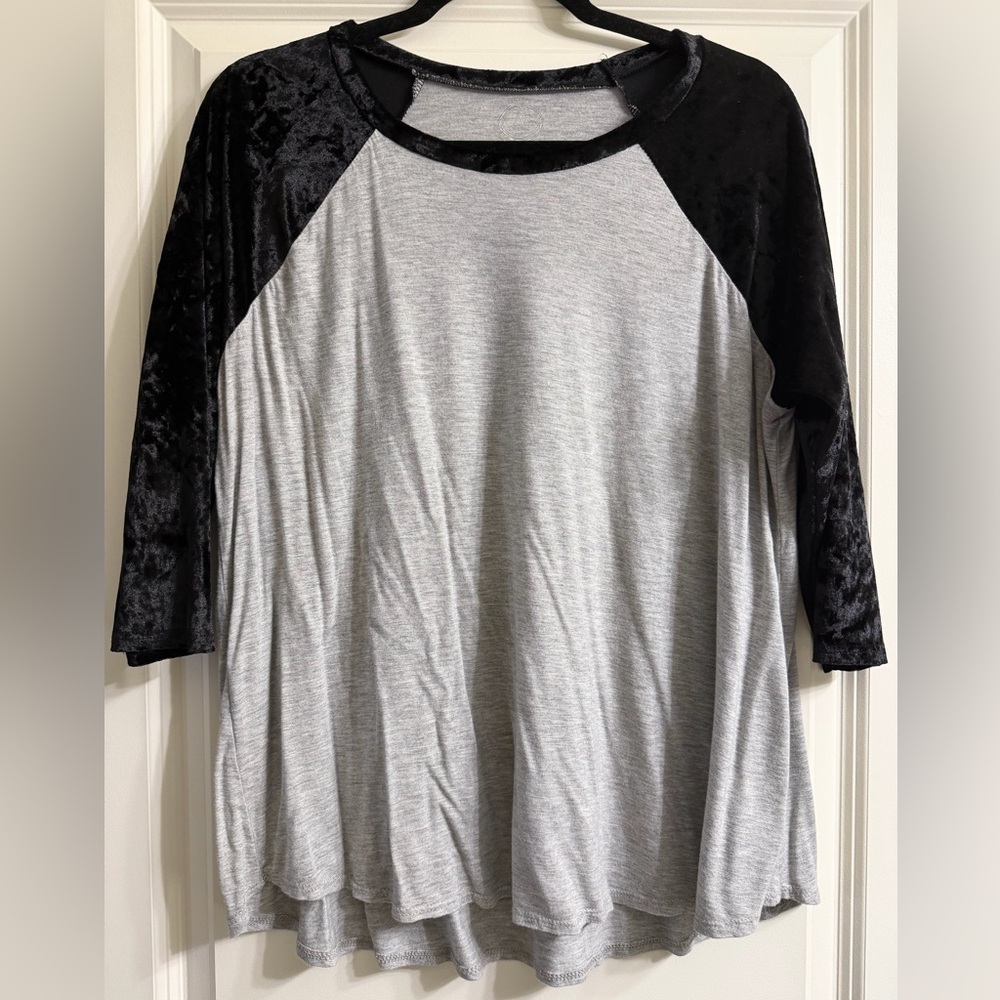 Elegant Black and Gray 3/4 Velvet Sleeved Women's Top